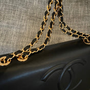 CHANEL 26S LARGE CC LOGO FLAP SHOULDER BAG 33 IN BLACK LAMBSKIN GOLD HARDWARE