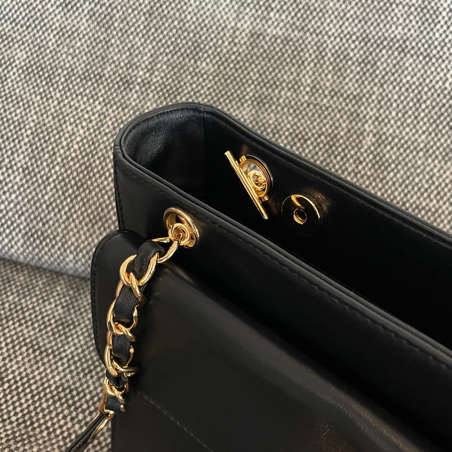 CHANEL 26S FLAP SHOULDER BAG 26 IN BLACK LAMBSKIN GOLD HARDWARE