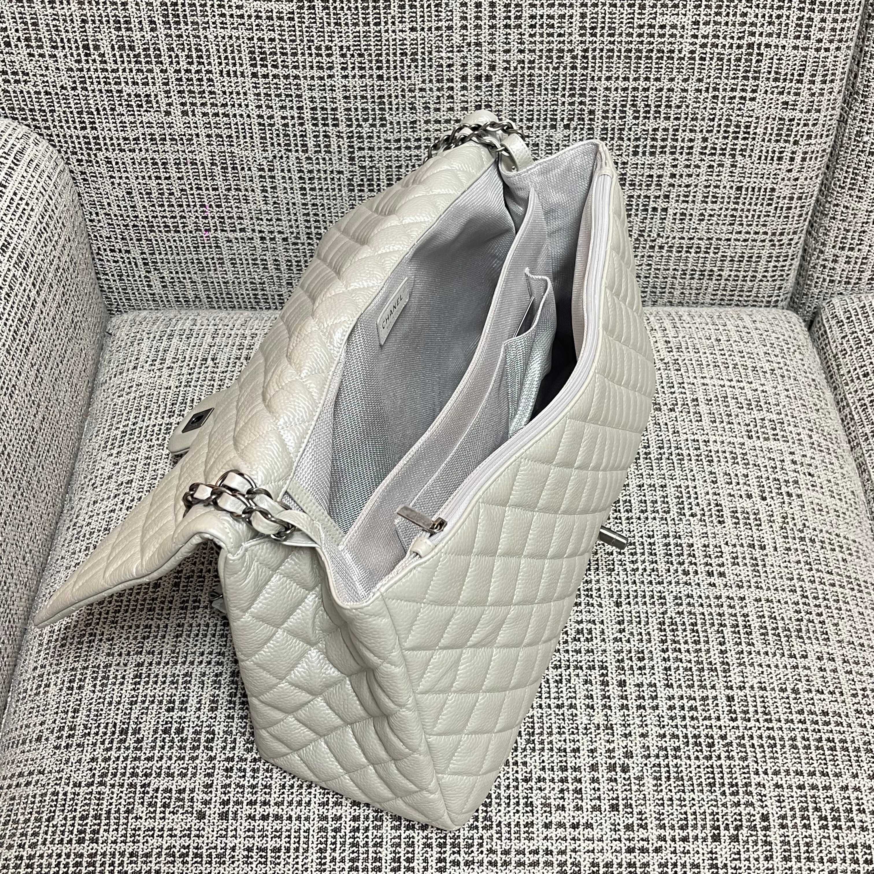 CHANEL 26S CLASSIC JUMBO FLAP BAG 46 IN LIGHT GREY CAVIAR CALFSKIN DARK SILVER HARDWARE