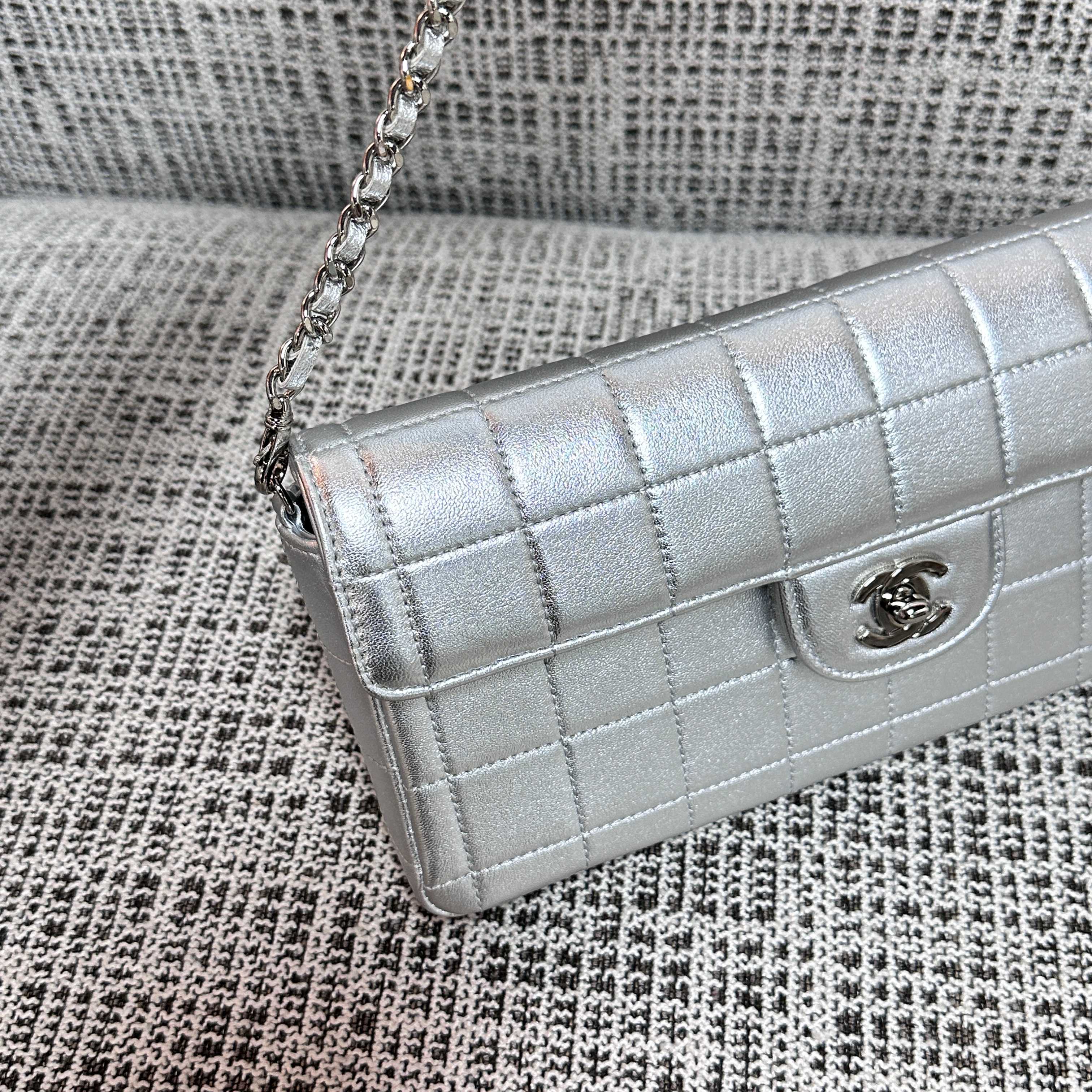 CHANEL 26S FLAP BAG 26 IN SILVER CALFSKIN SILVER HARDWARE