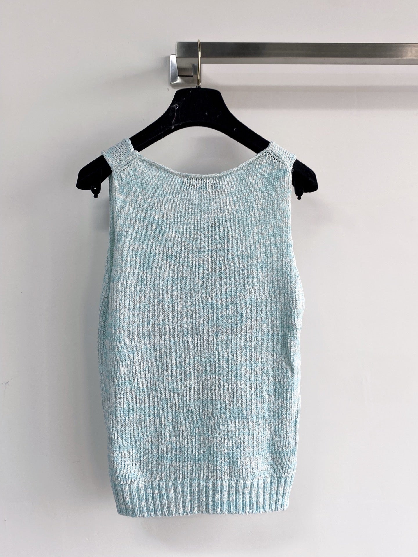 VALENTINO 26S SLEEVELESS SWEATER STYLE 111