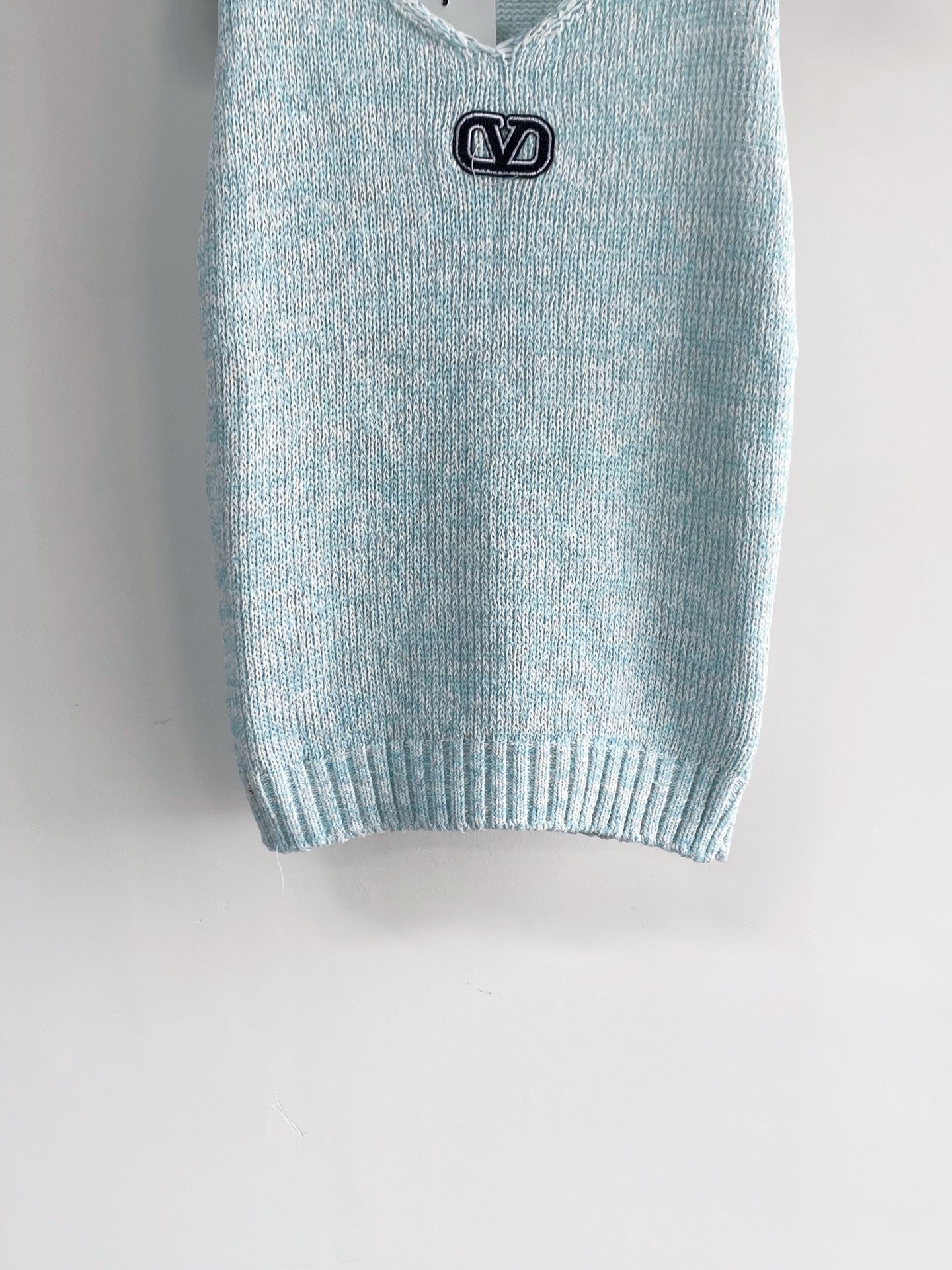 VALENTINO 26S SLEEVELESS SWEATER STYLE 111