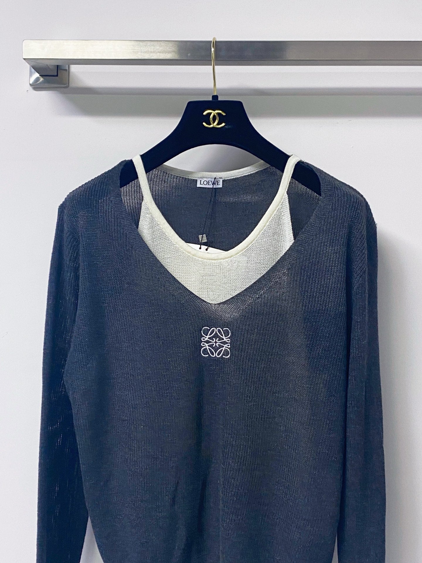 LOEWE 26S LAYERED V-NECK KNITTED SWEATER 567
