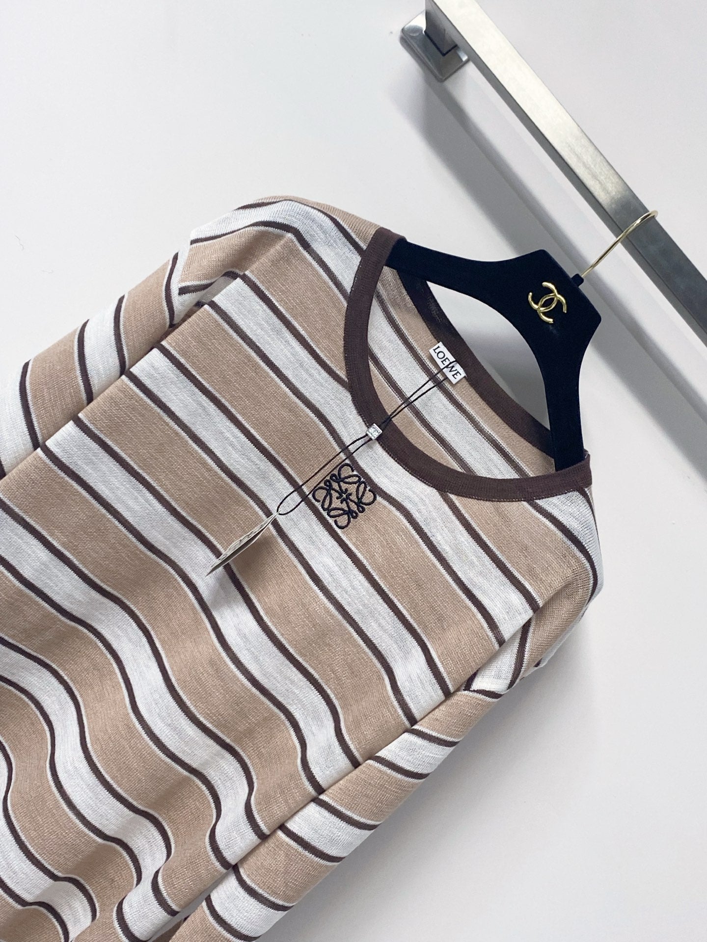 LOEWE 26S STRIPED LIGHTWEIGHT KNITTED SWEATER 570