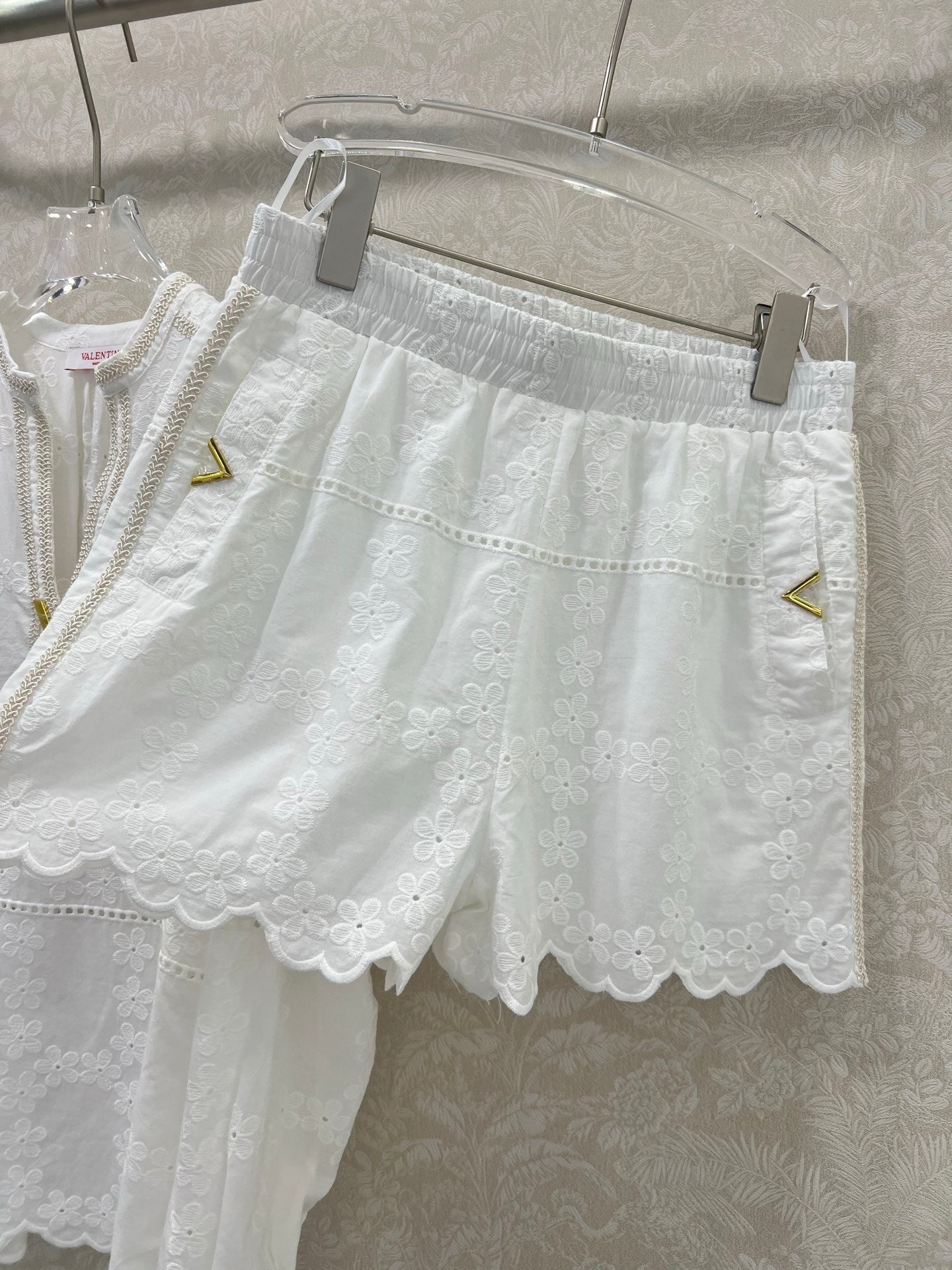 VALENTINO LONG-SLEEVE TOP AND SHORTS SET 275211