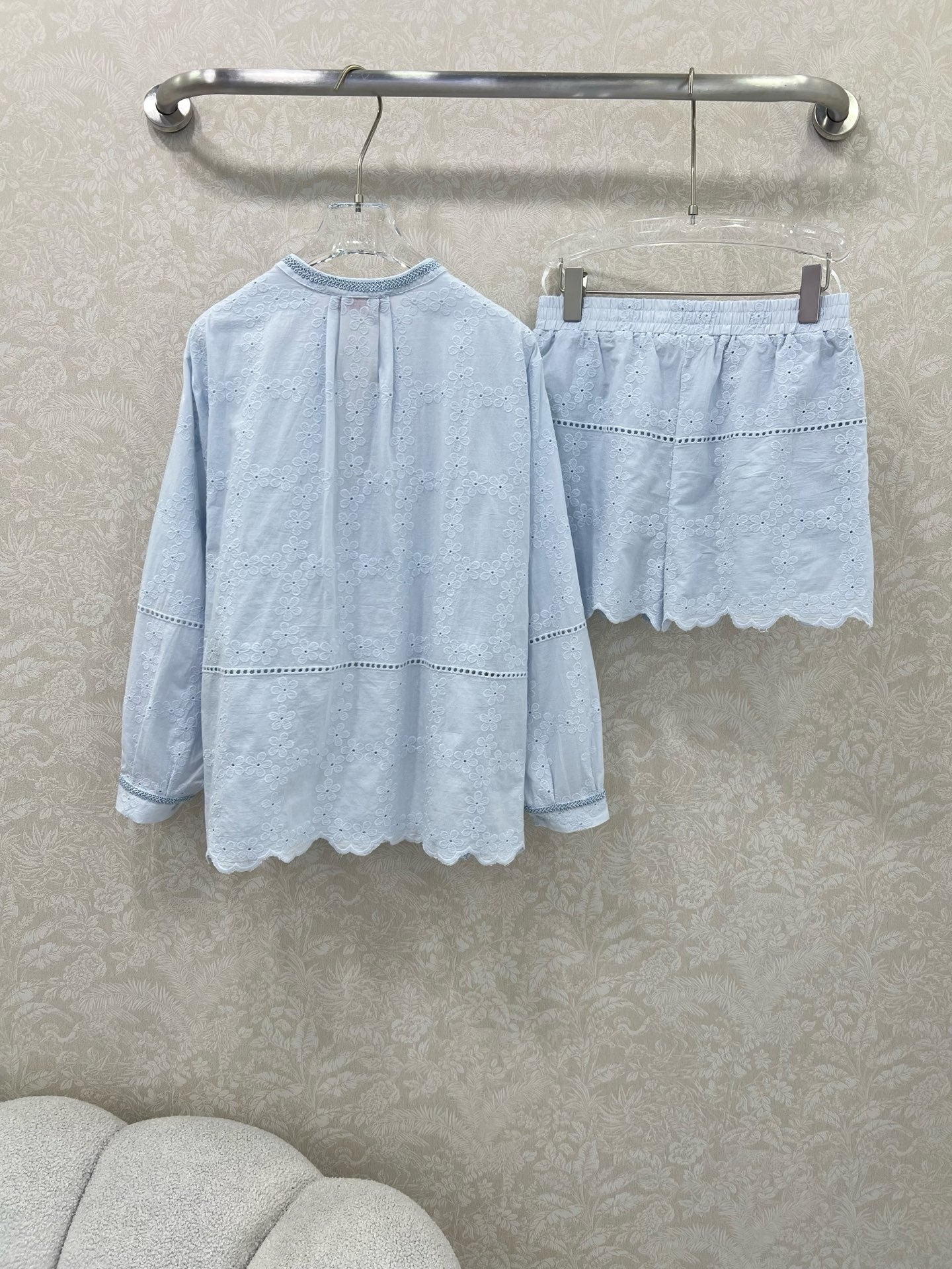 VALENTINO LONG-SLEEVE TOP AND SHORTS SET 275213