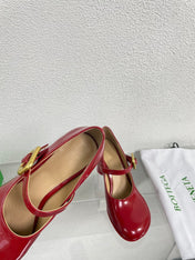 ATOMIC MARY-JANE PUMP 9 CM IN RUBY RED CALFSKIN