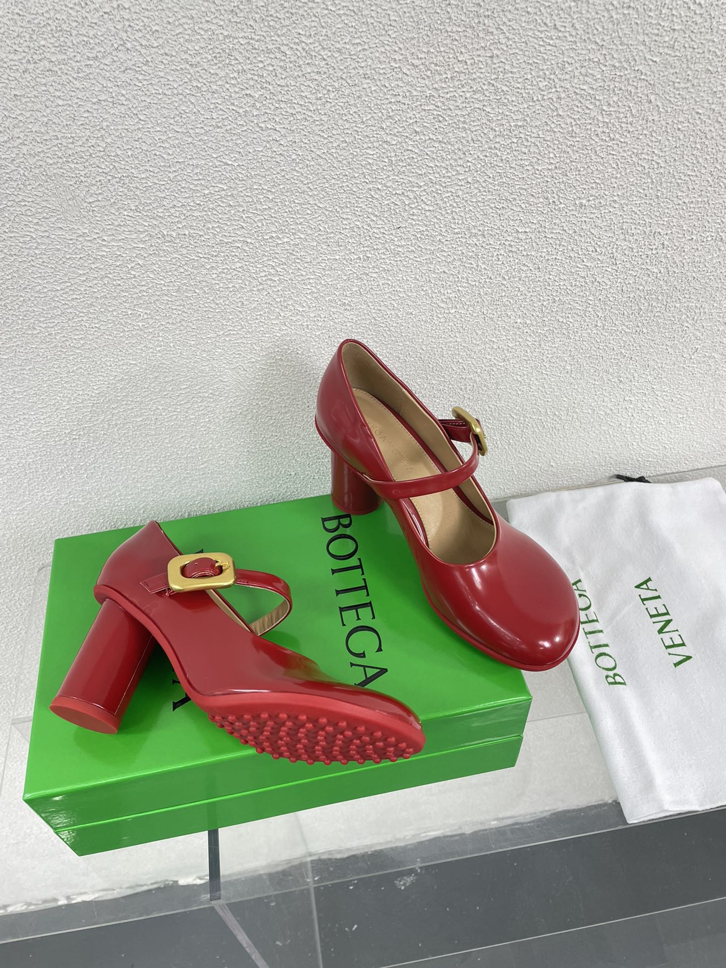ATOMIC MARY-JANE PUMP 9 CM IN RUBY RED CALFSKIN