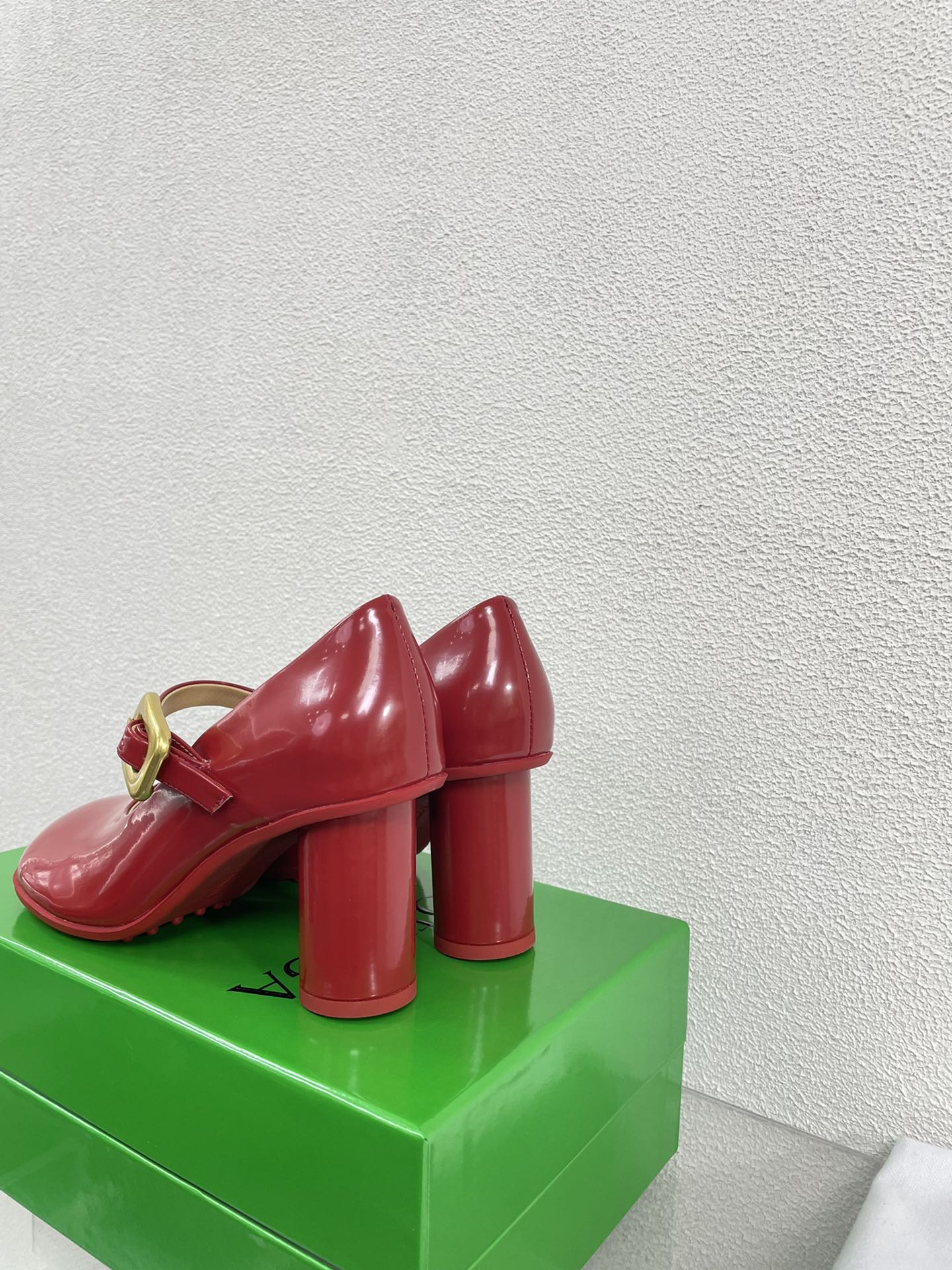 ATOMIC MARY-JANE PUMP 9 CM IN RUBY RED CALFSKIN