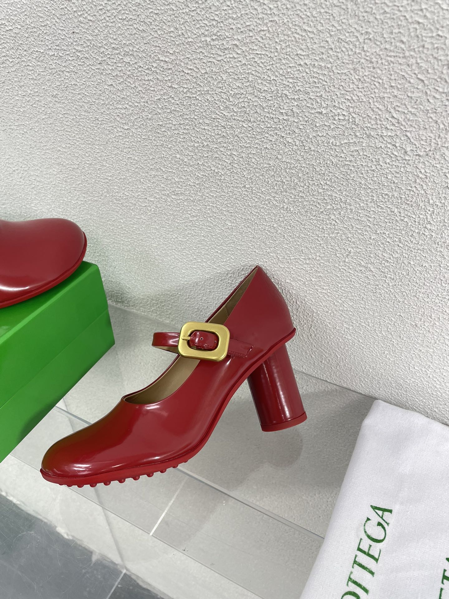 ATOMIC MARY-JANE PUMP 9 CM IN RUBY RED CALFSKIN
