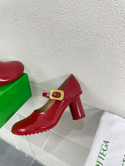 ATOMIC MARY-JANE PUMP 9 CM IN RUBY RED CALFSKIN