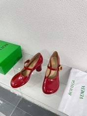 ATOMIC MARY-JANE PUMP 9 CM IN RUBY RED CALFSKIN