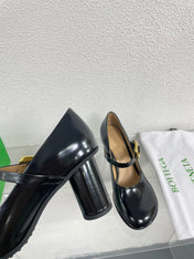 ATOMIC MARY-JANE PUMP 9 CM IN BLACK CALFSKIN