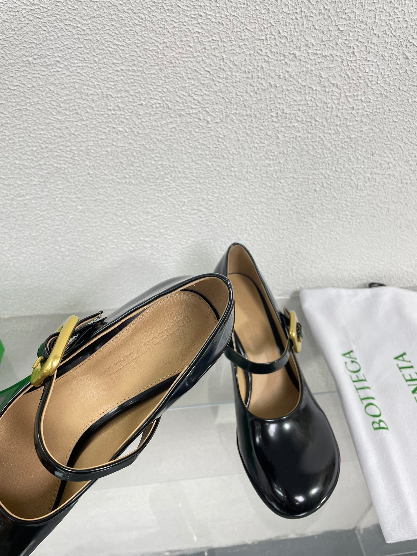 ATOMIC MARY-JANE PUMP 9 CM IN BLACK CALFSKIN