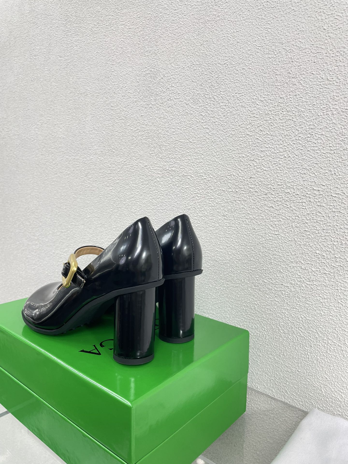 ATOMIC MARY-JANE PUMP 9 CM IN BLACK CALFSKIN