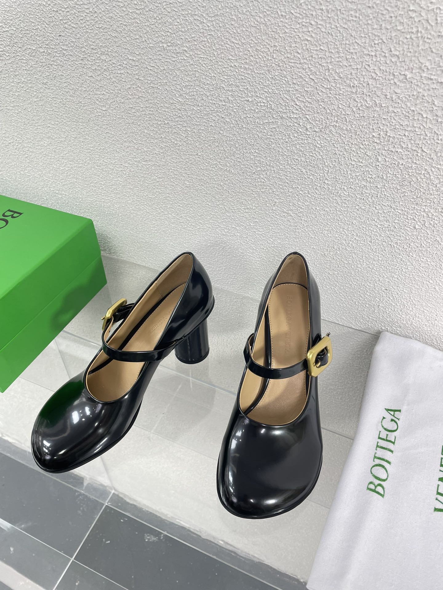 ATOMIC MARY-JANE PUMP 9 CM IN BLACK CALFSKIN