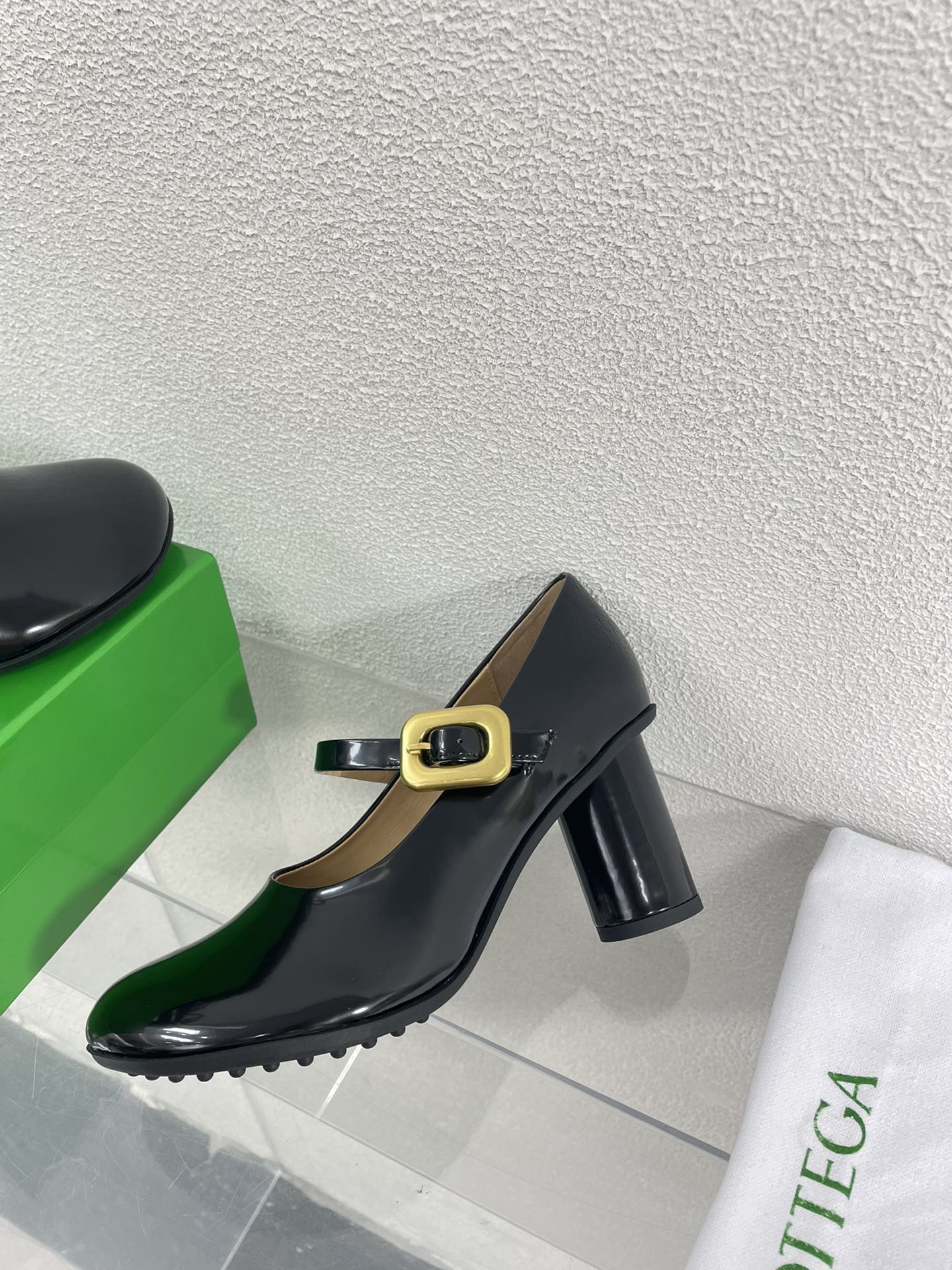 ATOMIC MARY-JANE PUMP 9 CM IN BLACK CALFSKIN