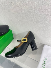 ATOMIC MARY-JANE PUMP 9 CM IN BLACK CALFSKIN