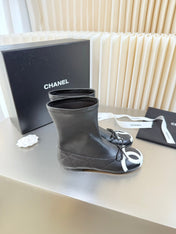 CHANEL 26S ANKLE BOOTS IN BLACK CALFSKIN SQUARE TOE