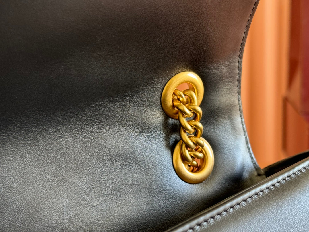 MARMONT SHOULDER BAG 31 IN BLACK CALFSKIN GOLD CHAIN