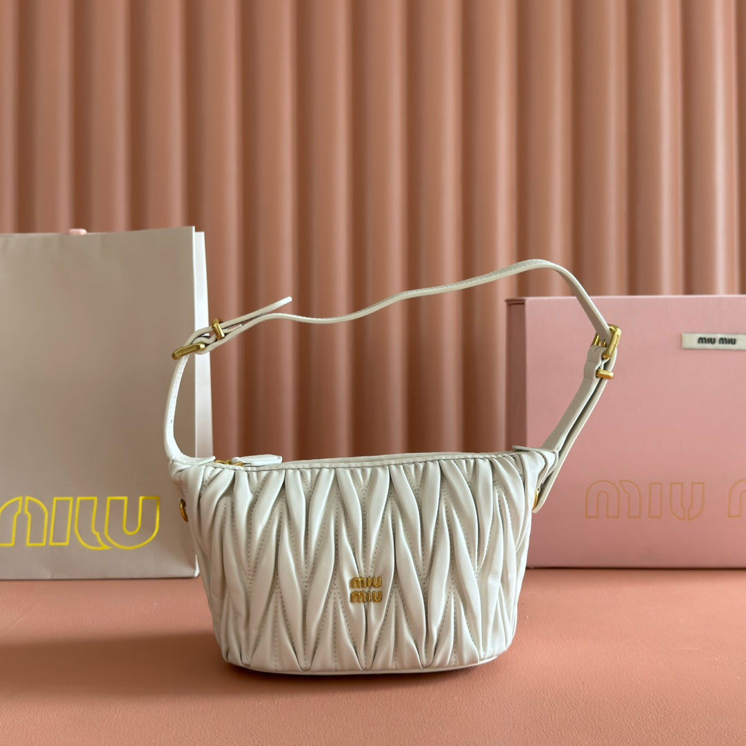 MIUMIU 26S POUCH BAG 15 IN WHITE CALFSKIN GOLD HARDWARE