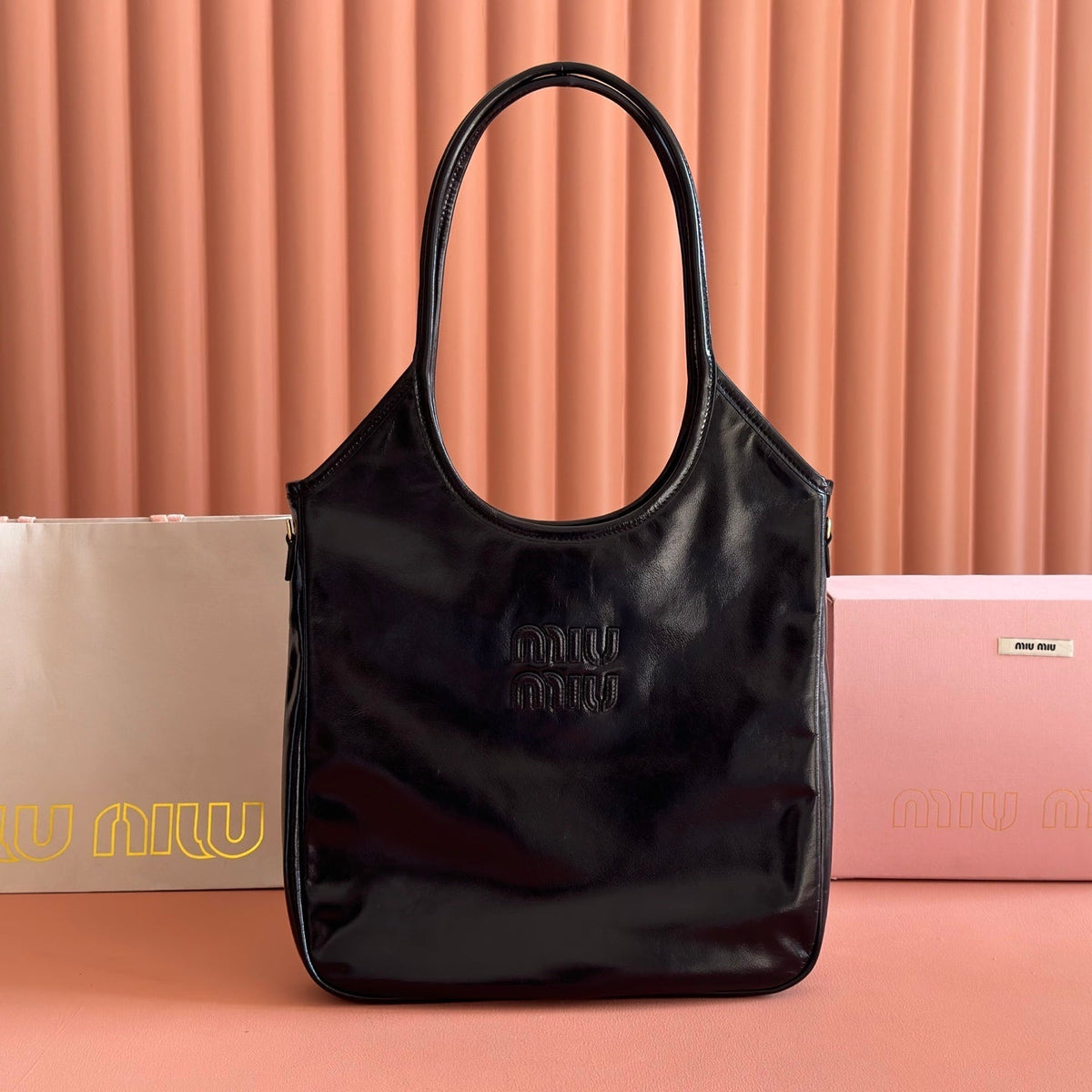 MIUMIU 26S IVY 40 TOTE IN BLACK PATENT CALFSKIN