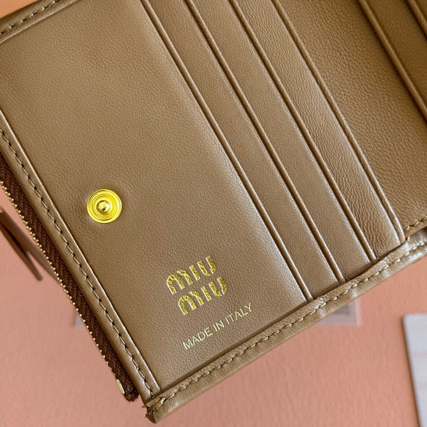 MIUMIU 26S SMALL MATELASSE CARD HOLDER 11 IN BROWN CALFSKIN GOLD HARDWARE