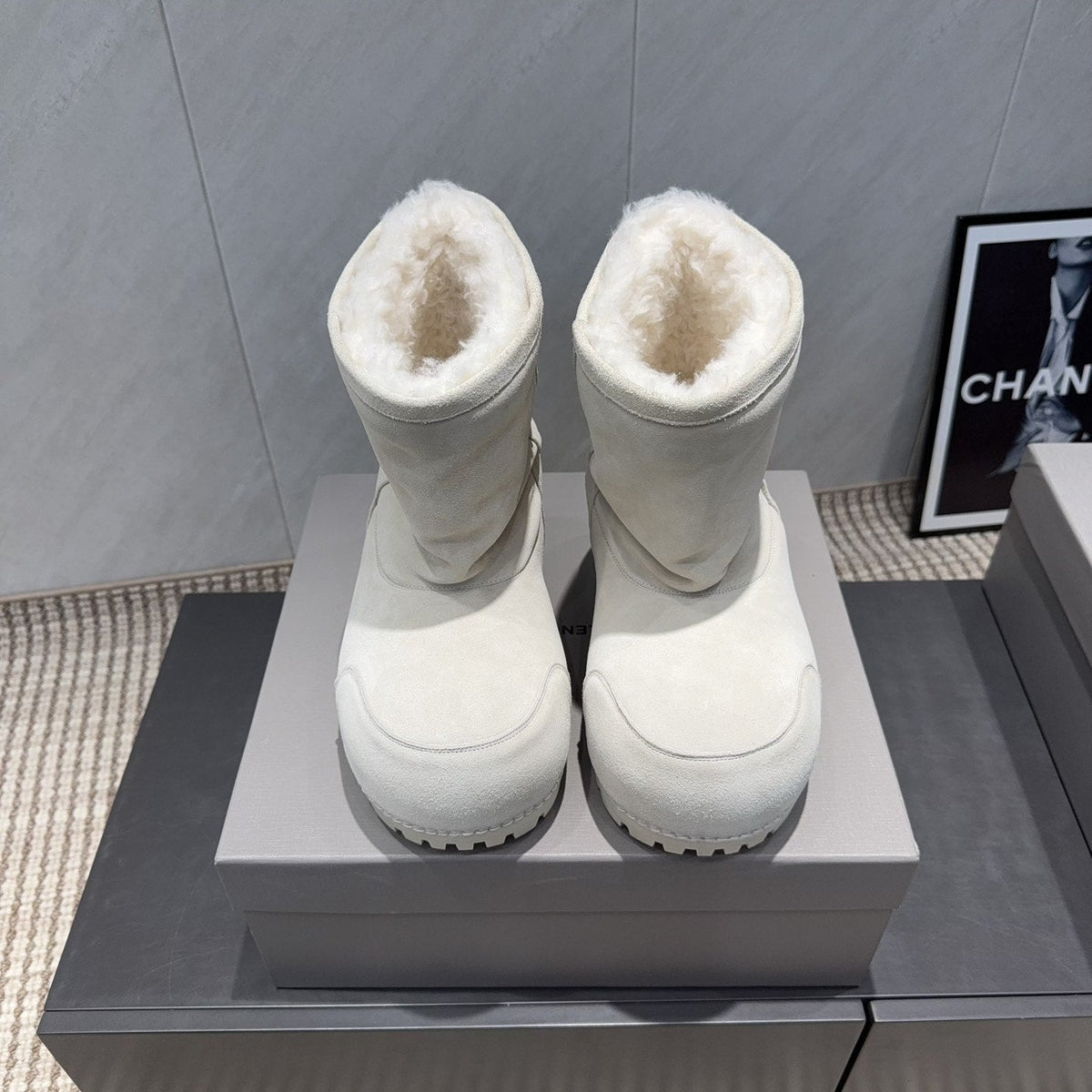 BALENCIAGA 25S LOW ANKLE BOOTS PLATFORM HEEL IN WHITE SUEDE STYLE 2