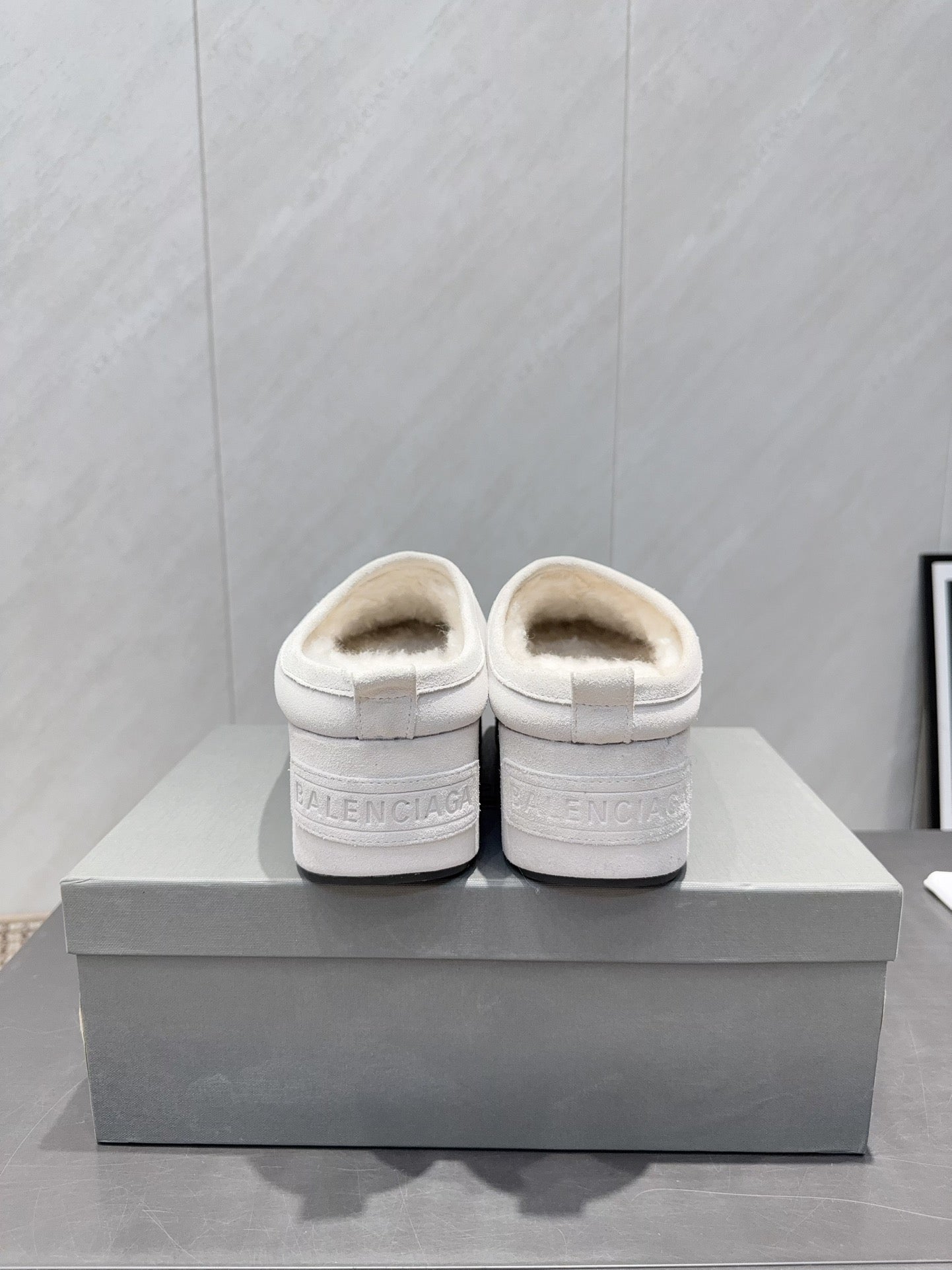 BALENCIAGA 25S AURALEE SLIP-ON 50 MM IN WHITE SUEDE STYLE 3