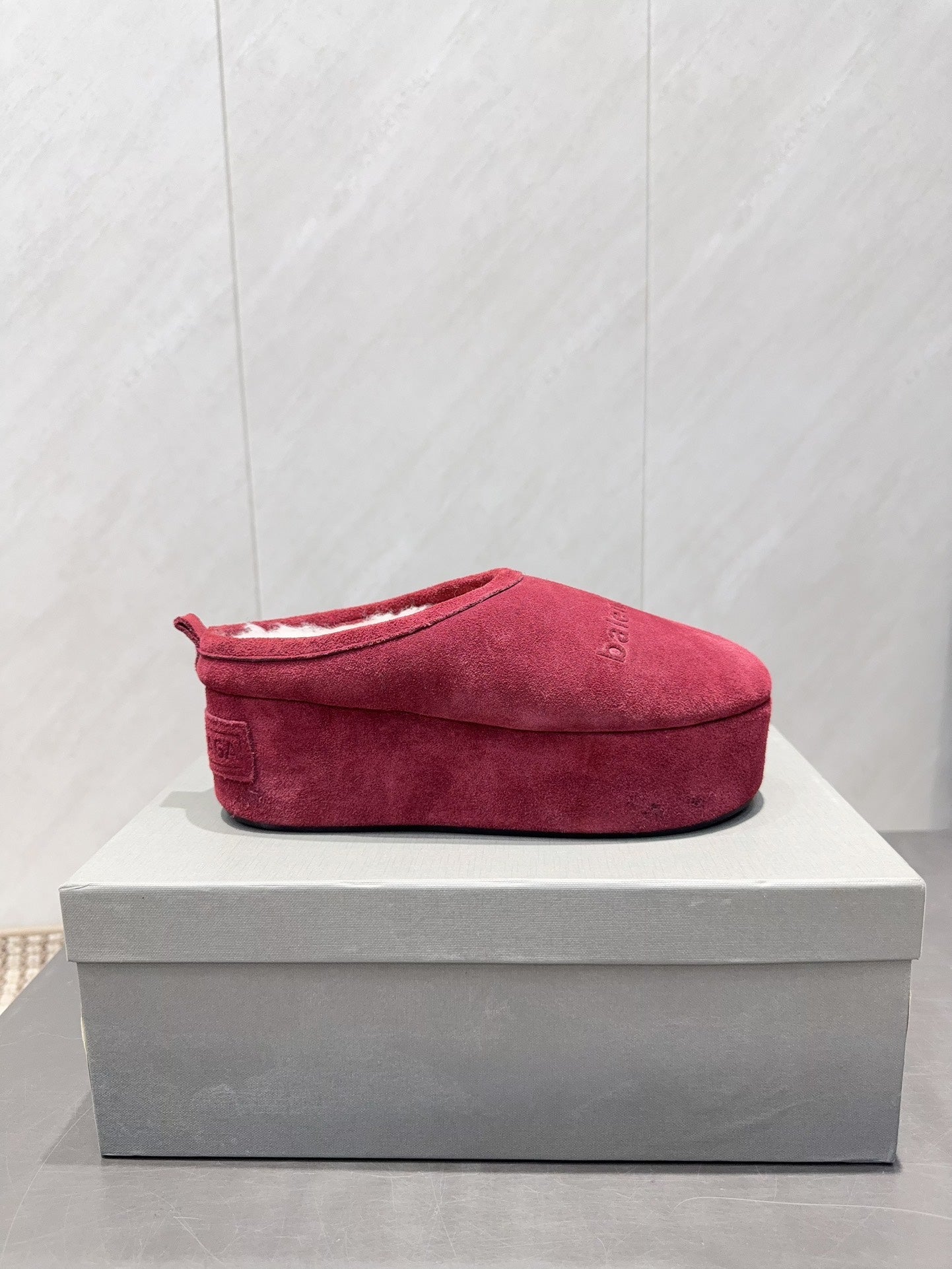 BALENCIAGA 25S AURALEE SLIP-ON 50 MM IN DEEP WINE RED SUEDE STYLE 2