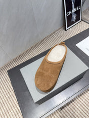 BALENCIAGA 25S AURALEE SLIP-ON 50 MM IN LIGHT BROWN SUEDE STYLE 1