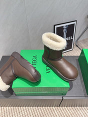 BOTTEGA VENETA 26S FUR-LINED ANKLE BOOTS IN DARK BROWN CALFSKIN AND WHITE WOOL