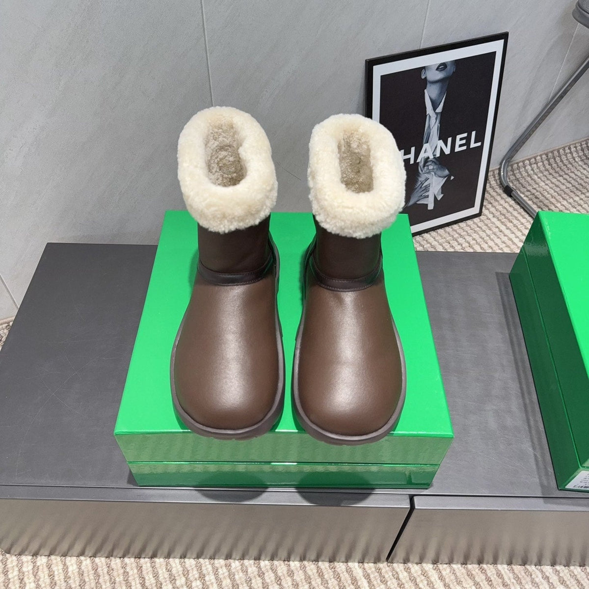 BOTTEGA VENETA 26S FUR-LINED ANKLE BOOTS IN DARK BROWN CALFSKIN AND WHITE WOOL