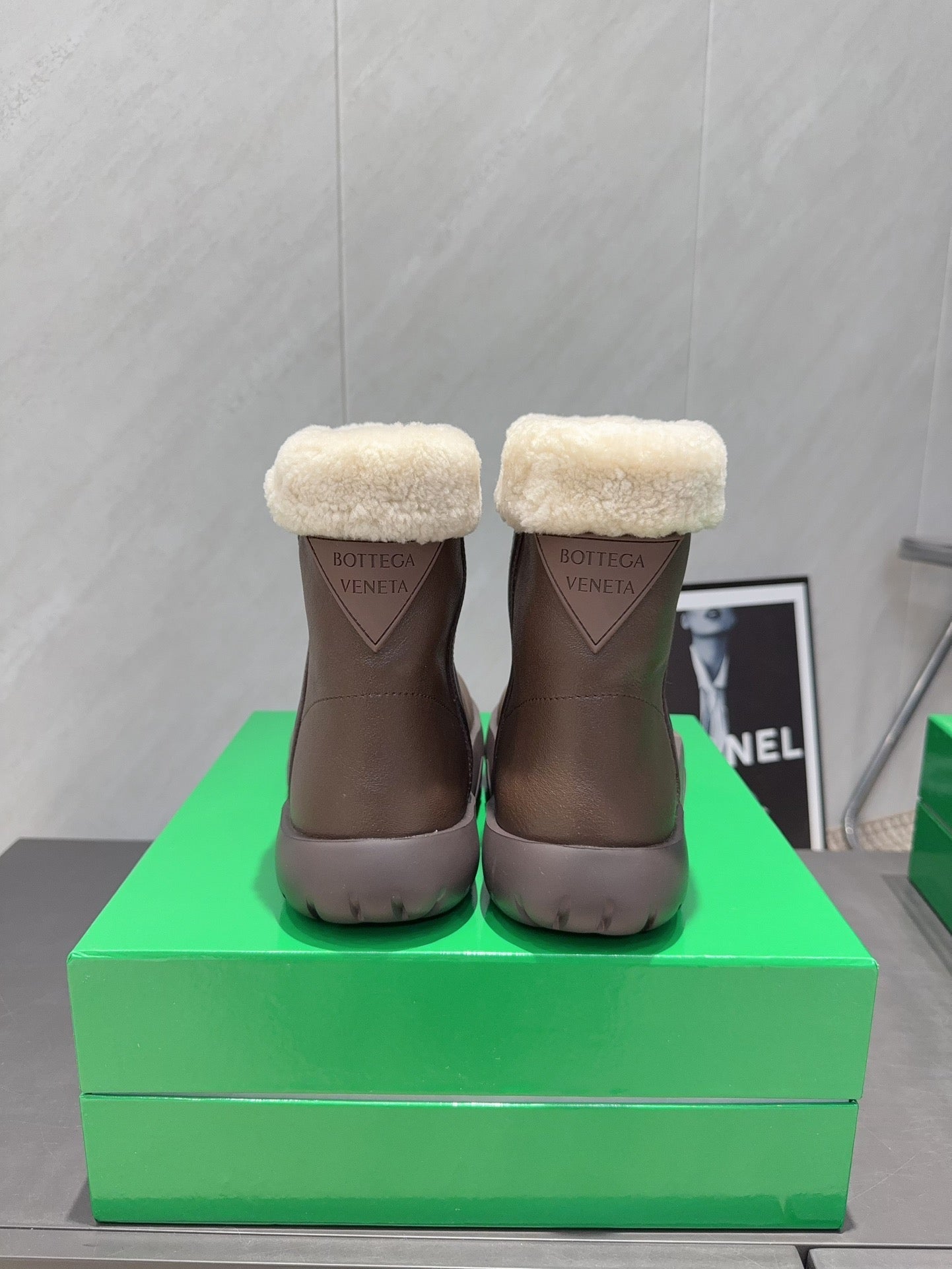 BOTTEGA VENETA 26S FUR-LINED ANKLE BOOTS IN DARK BROWN CALFSKIN AND WHITE WOOL