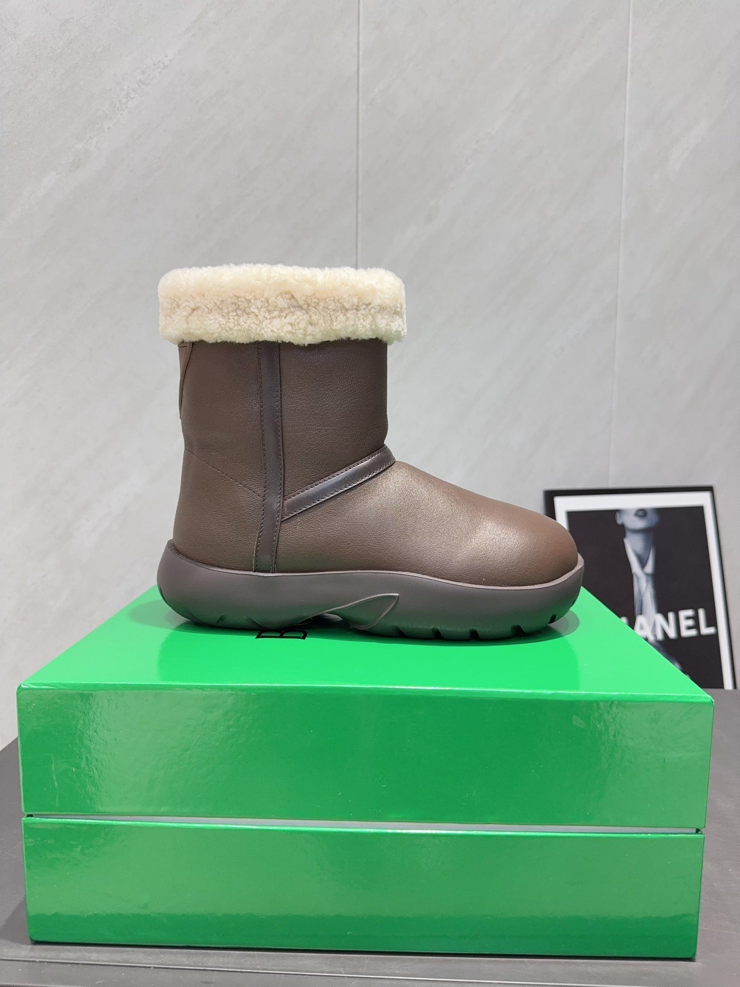 BOTTEGA VENETA 26S FUR-LINED ANKLE BOOTS IN DARK BROWN CALFSKIN AND WHITE WOOL
