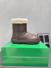 BOTTEGA VENETA 26S FUR-LINED ANKLE BOOTS IN DARK BROWN CALFSKIN AND WHITE WOOL