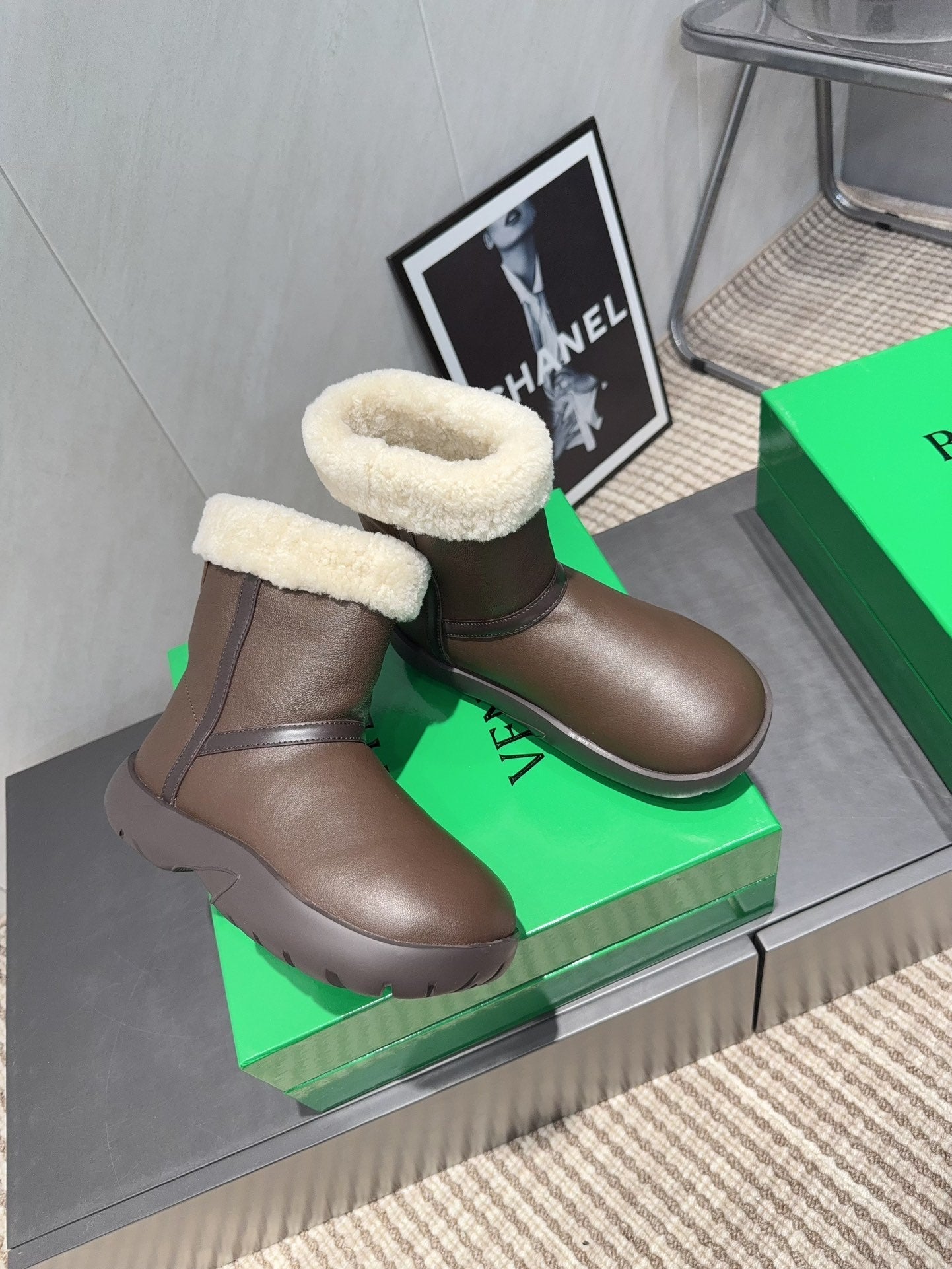 BOTTEGA VENETA 26S FUR-LINED ANKLE BOOTS IN DARK BROWN CALFSKIN AND WHITE WOOL