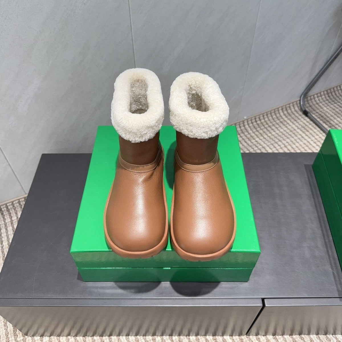 BOTTEGA VENETA 26S FUR-LINED ANKLE BOOTS IN BROWN CALFSKIN AND WHITE WOOL