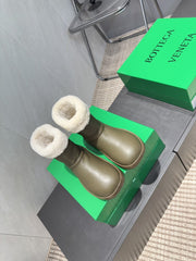 BOTTEGA VENETA 26S FUR-LINED ANKLE BOOTS IN WARM GREY BROWN CALFSKIN AND WHITE WOOL