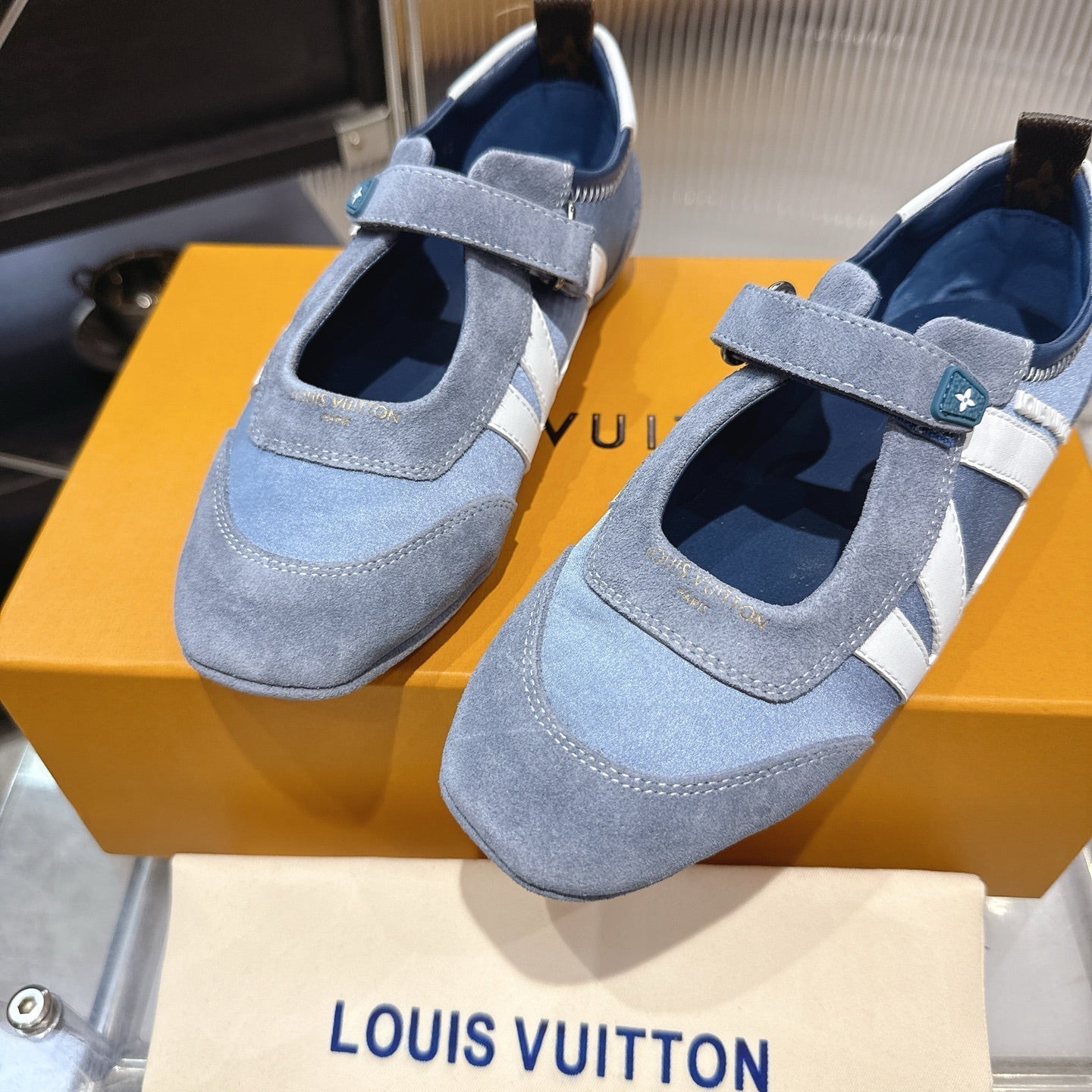 LV 26S SNEAKERINA MARY JANE IN BLUE SUEDE