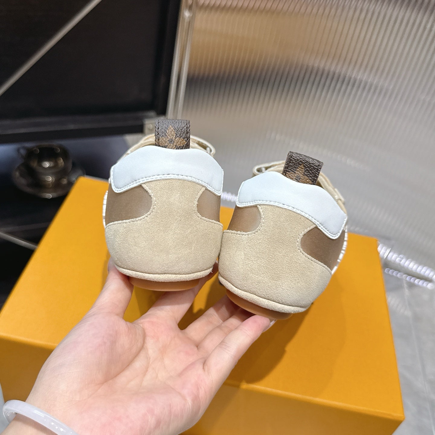 LV 26S SNEAKERINA MARY JANE IN BEIGE SUEDE