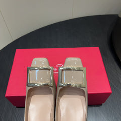 BELLE VIVIER PUMPS IN NUDE GLOSSY CALFSKIN GOLD BUCKLE