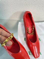 SHARP CHAIN PUMP 6 CM IN RUBY RED CALFSKIN