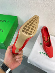 SHARP CHAIN PUMP 6 CM IN RUBY RED CALFSKIN