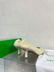 SHARP CHAIN PUMP 6 CM IN BONE WHITE CALFSKIN