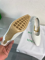 SHARP CHAIN PUMP 6 CM IN WHITE CALFSKIN