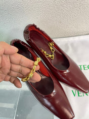 SHARP CHAIN PUMP 6 CM IN MAHOGANY RED CALFSKIN