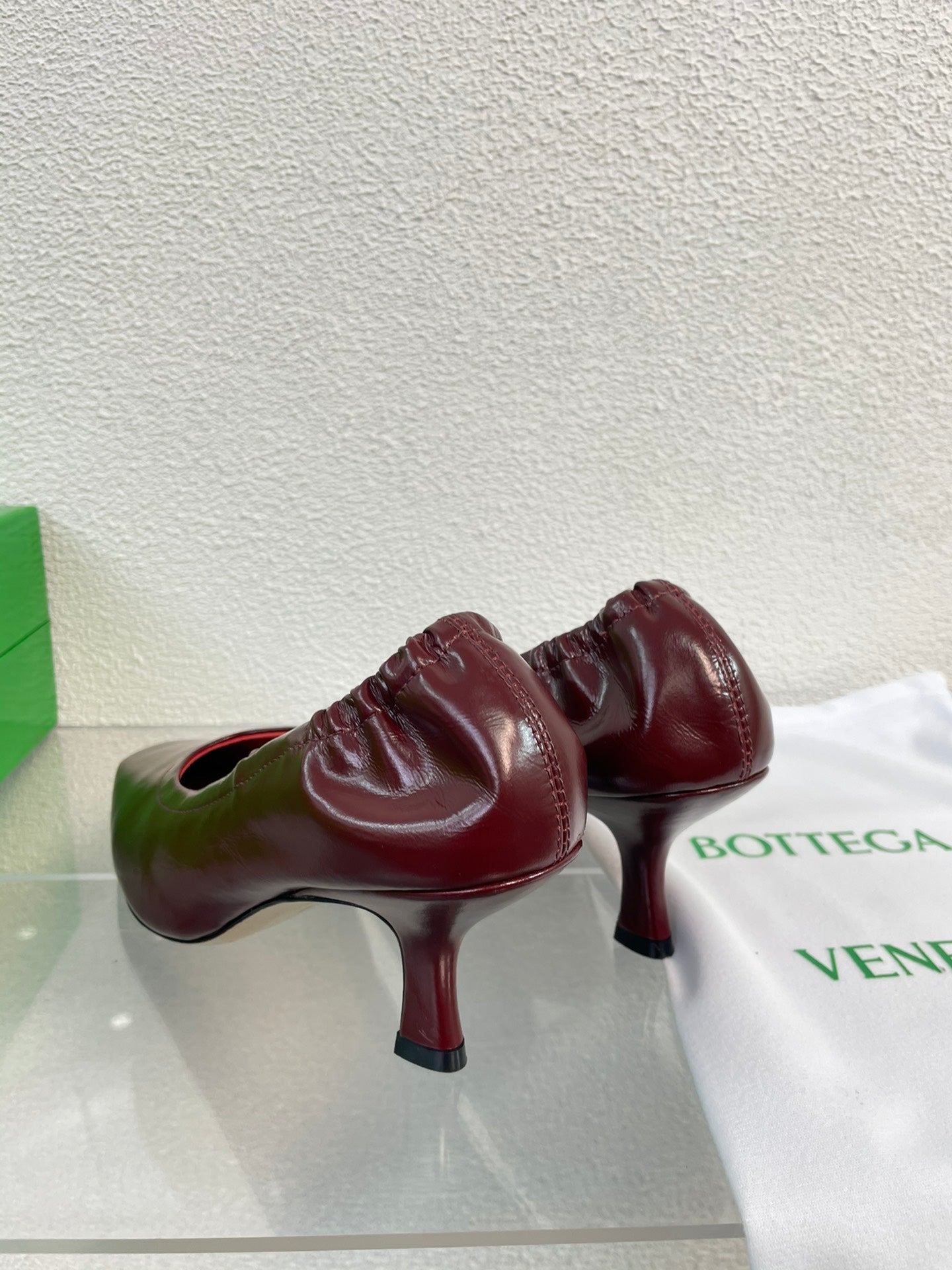 SHARP CHAIN PUMP 6 CM IN MAHOGANY RED CALFSKIN