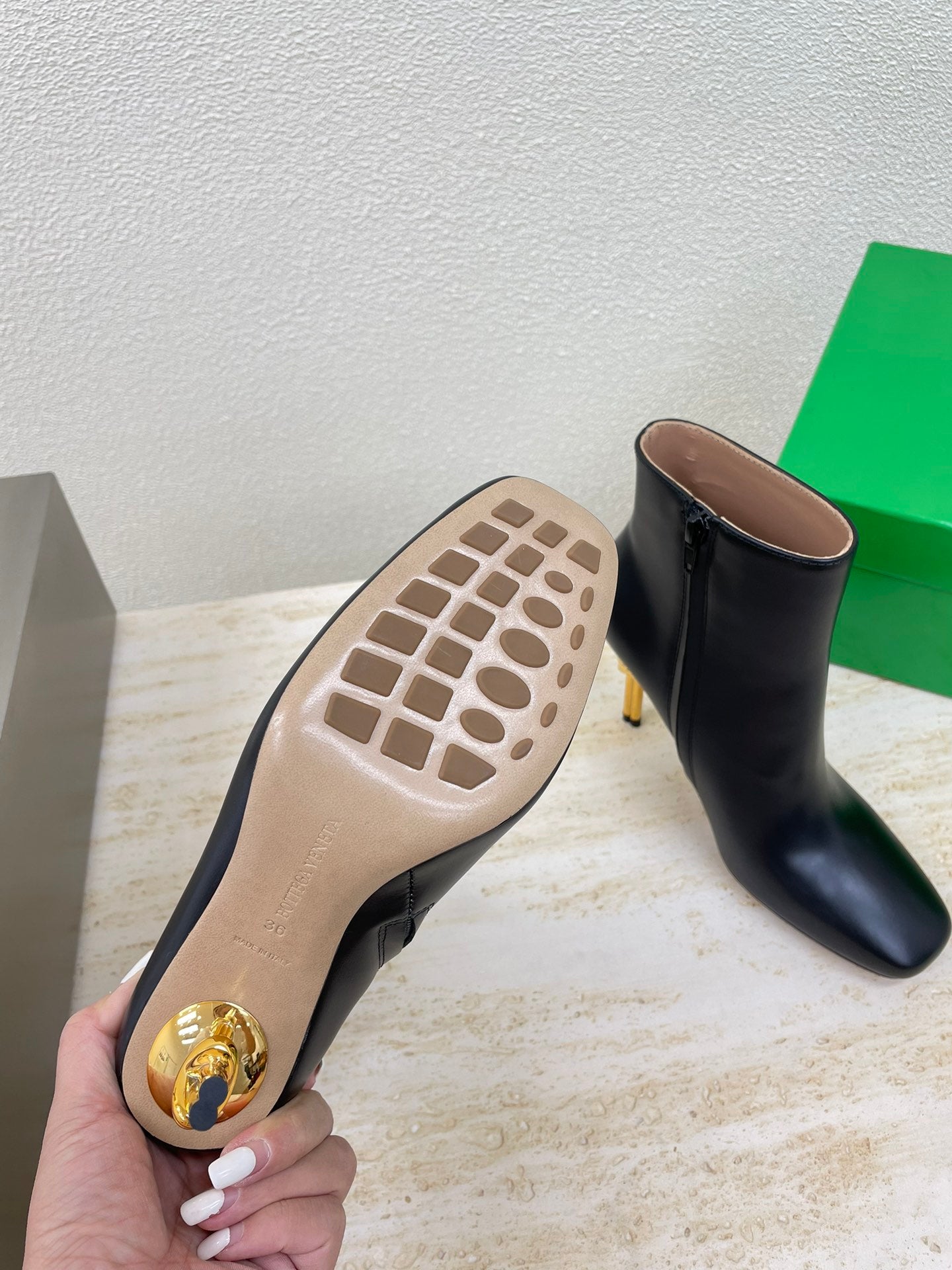 KNOT ANKLE BOOT IN BLACK CALFSKIN WITH GOLD METAL HEEL 9 CM