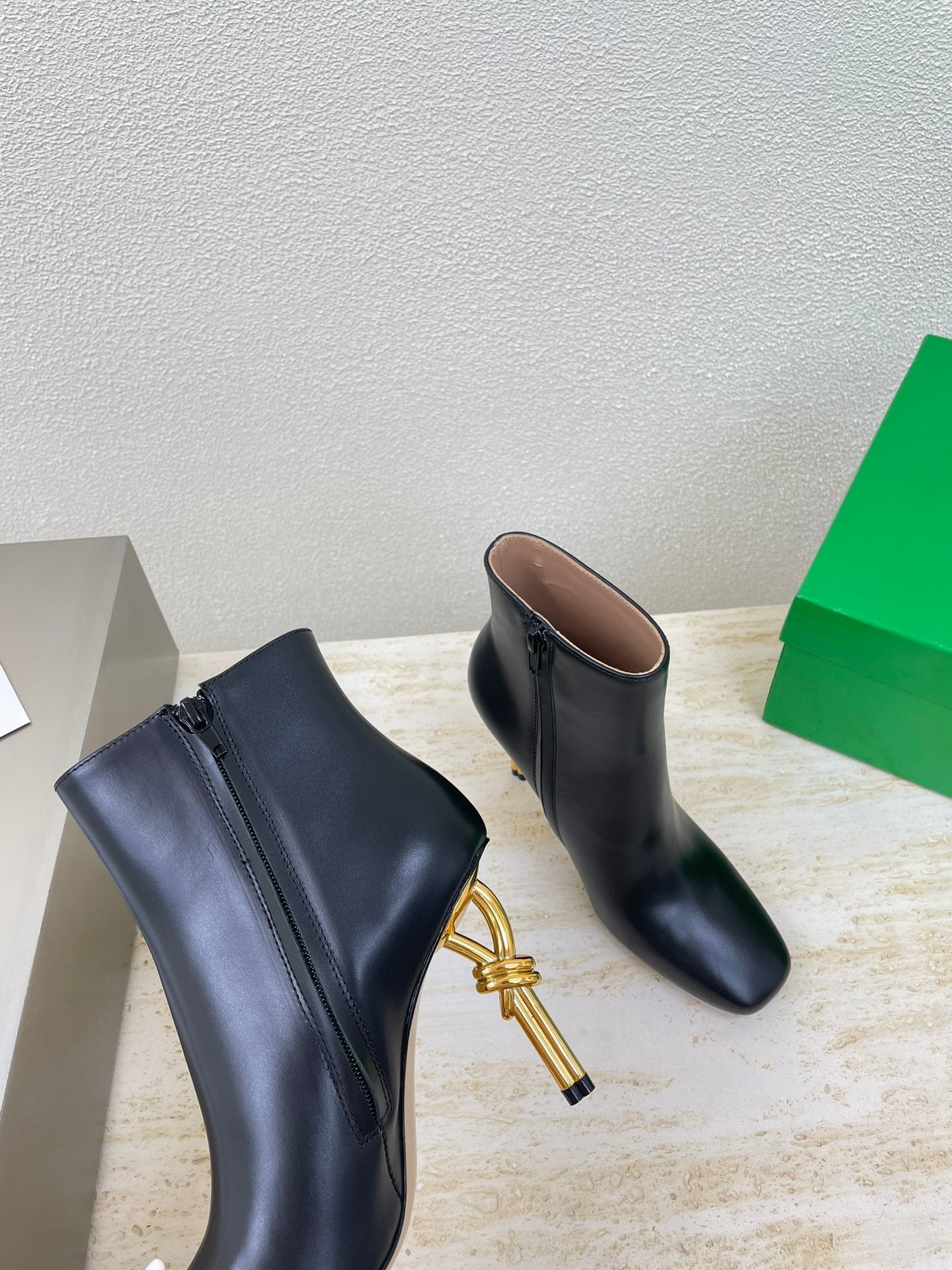 KNOT ANKLE BOOT IN BLACK CALFSKIN WITH GOLD METAL HEEL 9 CM